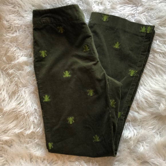 Lilly Pulitzer Pants - Lilly Pulitzer Green Corduroy Crop Pants with Frog 🐸Embroideries